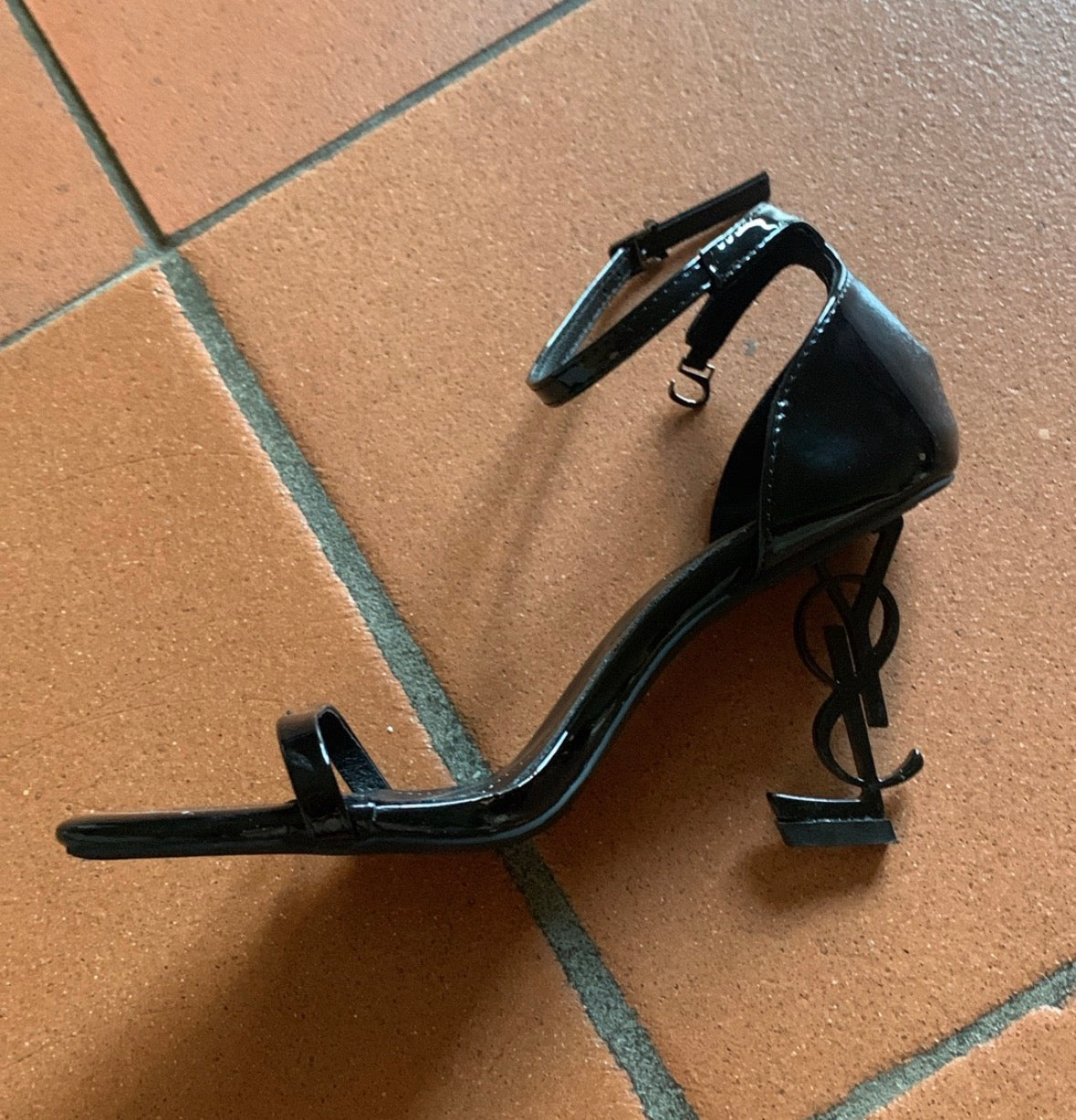 Sandali Opyum 110 di Saint Laurent (2 varianti)