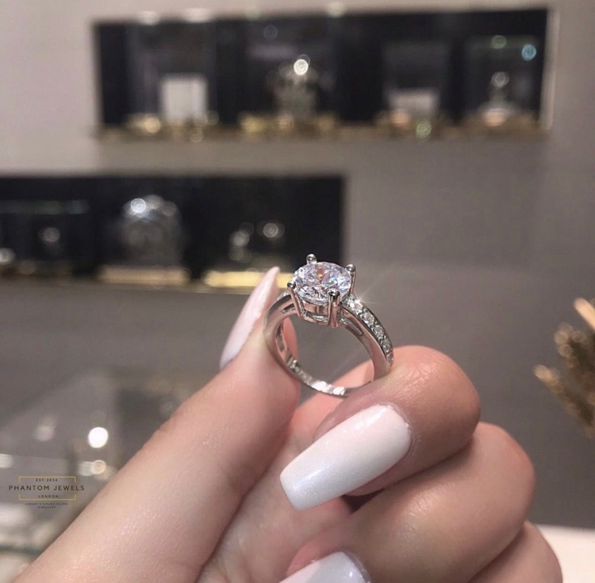 Anello con diamante